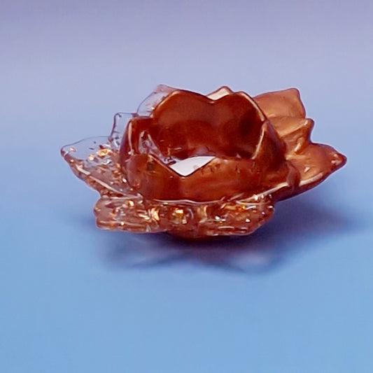 Suporte de Vela em Resina Epóxi — Flor de Lótus Caramelo com Folha Cobre