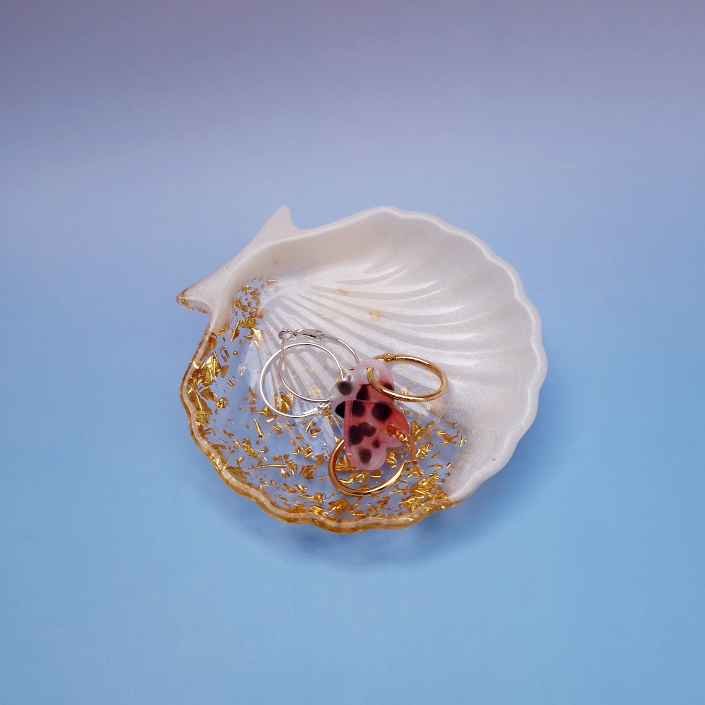 Concha Decorativa Pérola com Folhas Douradas