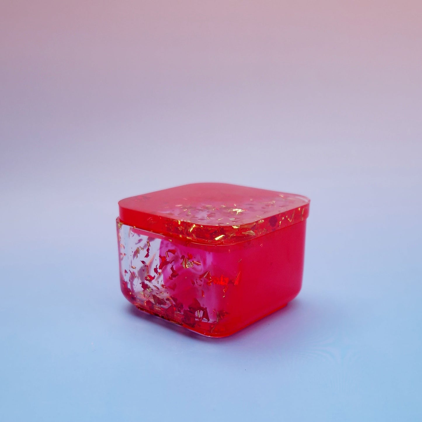 Caixa Decorativa Vermelha com Folhas Douradas