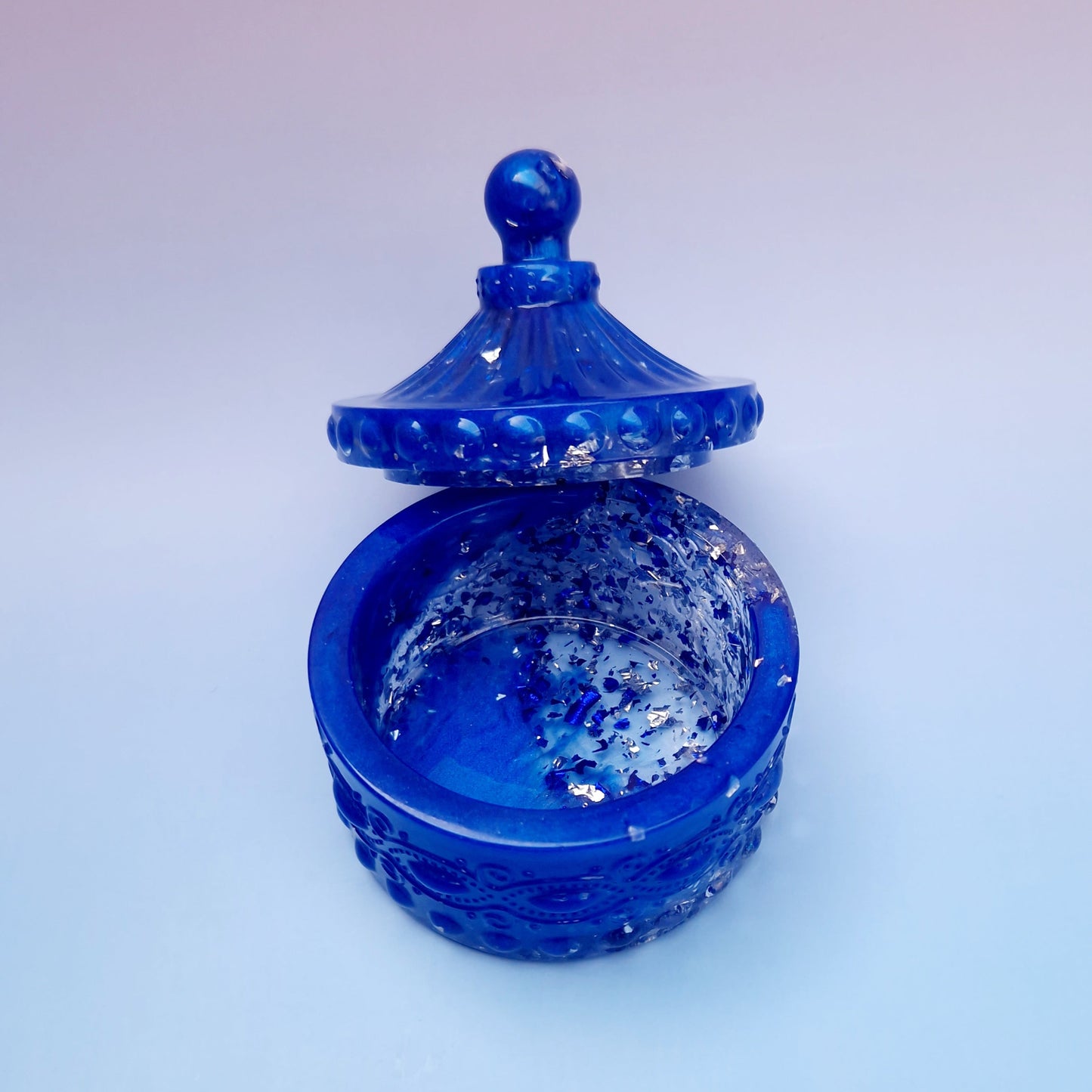 Caixa Decorativa Azul com Tampa – Elegância e Brilho Artesanal