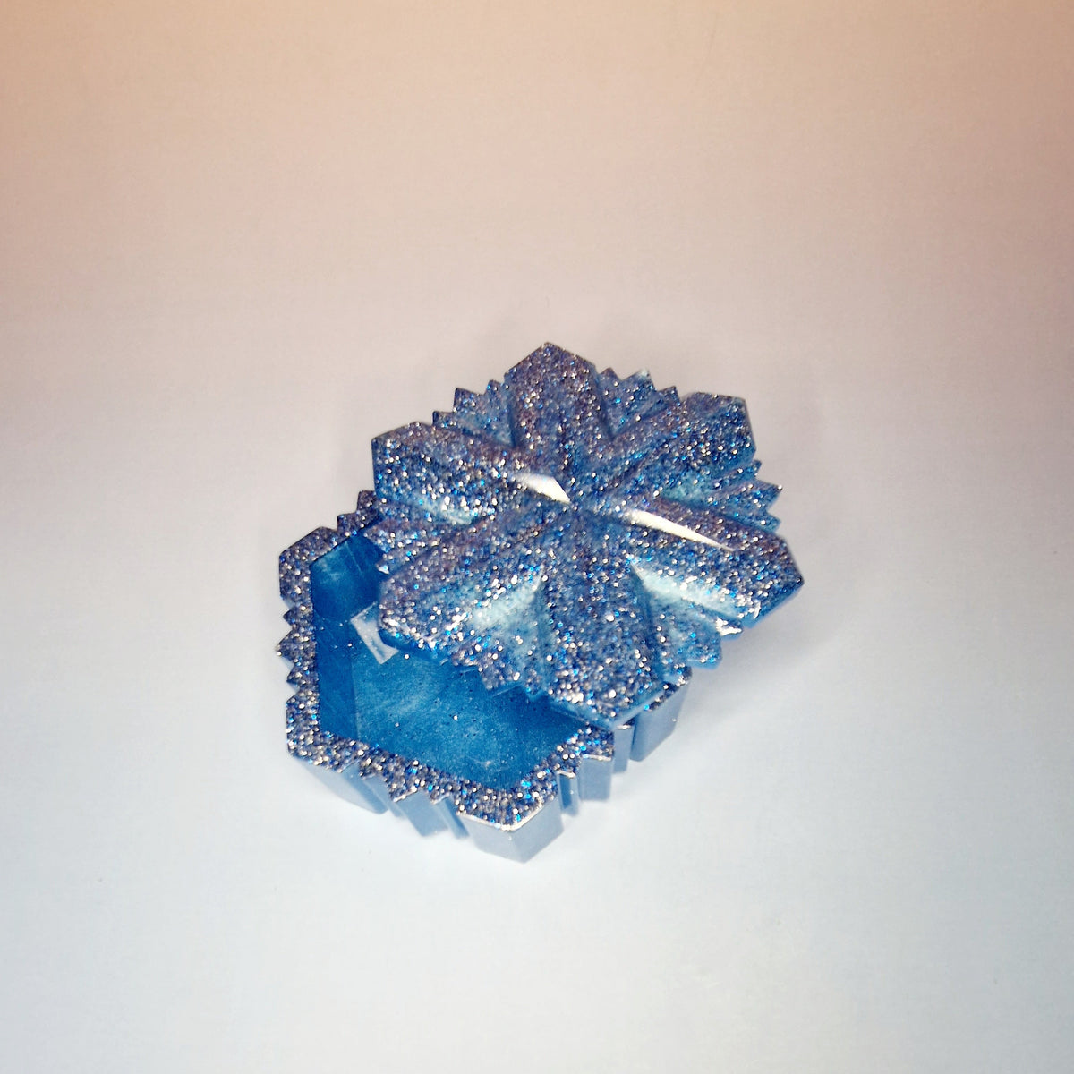 "Snowflake" Decorative Box – Ø 10 × 4.5 cm