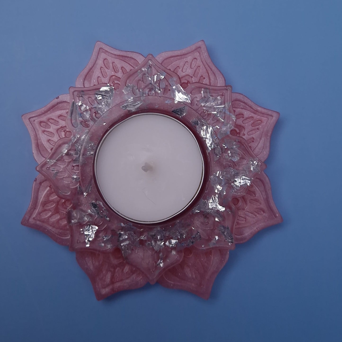 Suporte de Vela Mandala em Resina Epóxi – Rosa com Folha Prateada