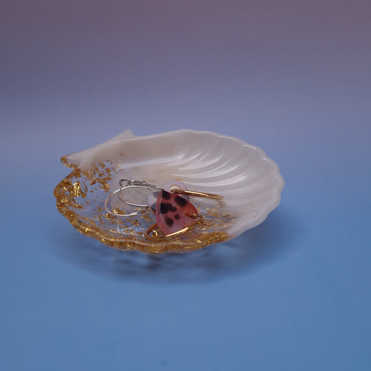 Concha Decorativa Pérola com Folhas Douradas