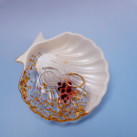 Concha Decorativa Pérola com Folhas Douradas