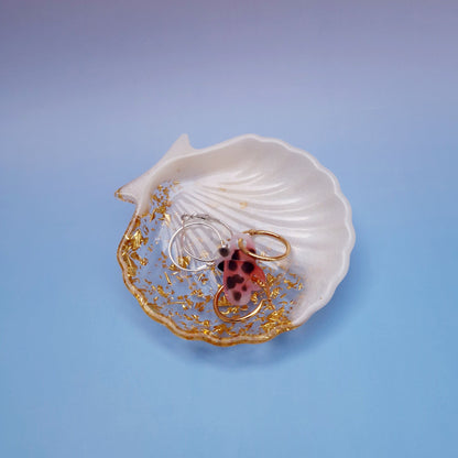 Concha Decorativa Pérola com Folhas Douradas