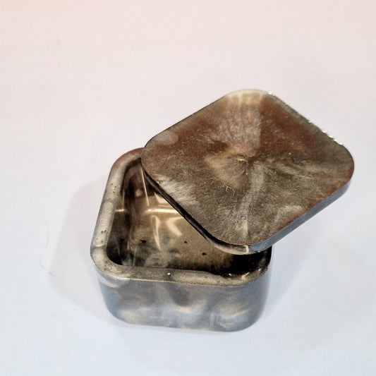 Caixa decorativa em resina com tampa removível, interior liso e efeito mármore artesanal