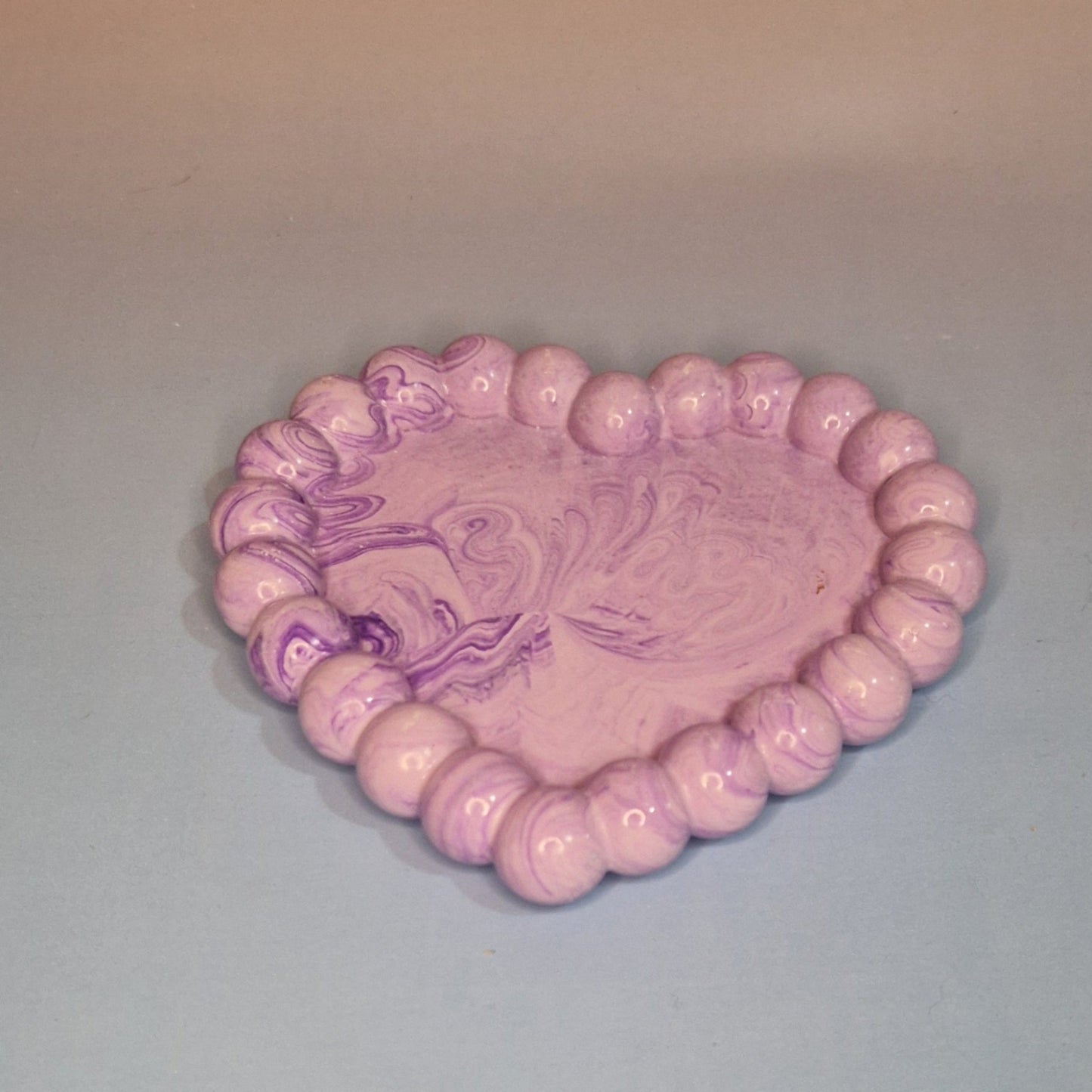 💜 Prato Decorativo Bubble Coração – Jesmonite (14×12 cm)