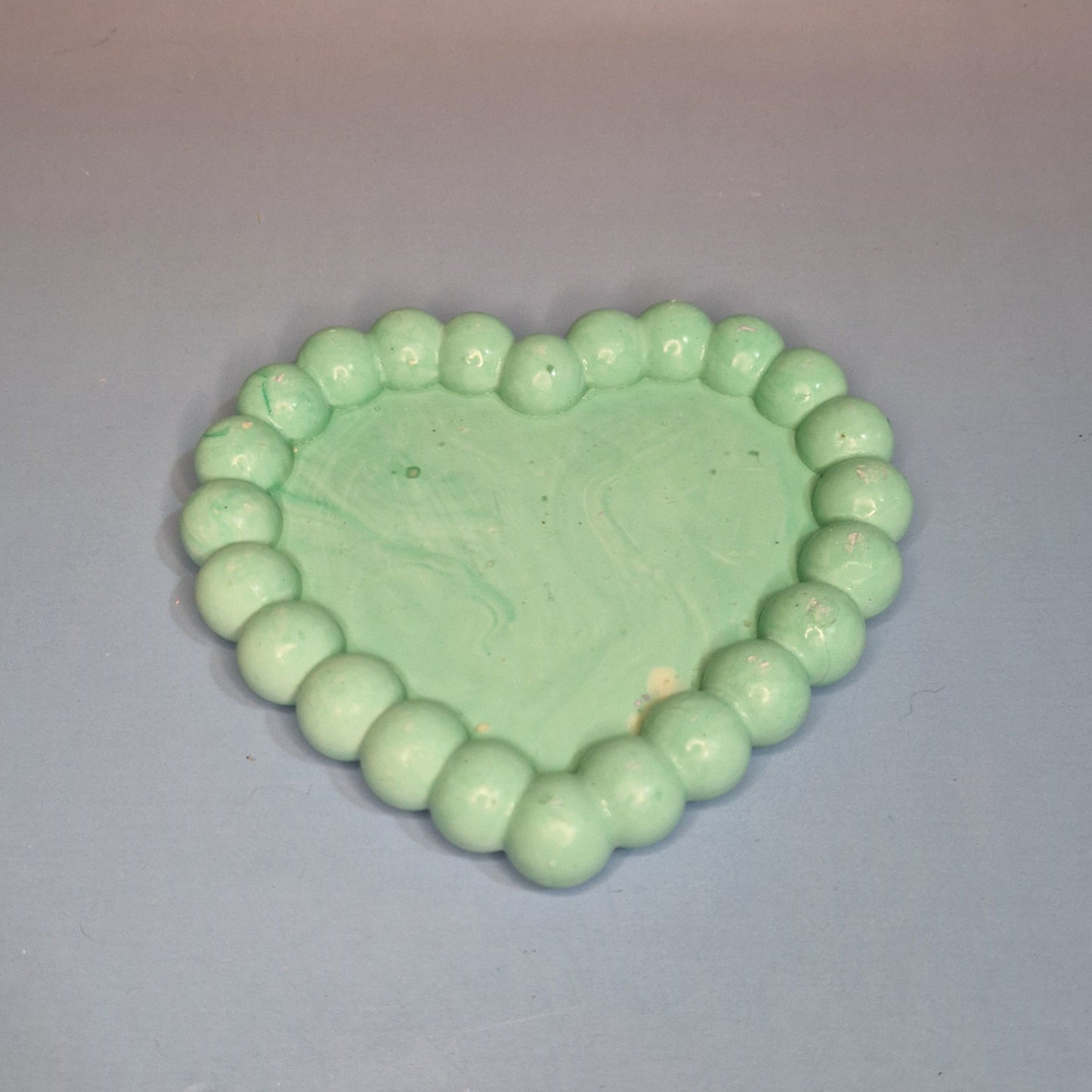 💜 Prato Decorativo Bubble Coração – Jesmonite (14×12 cm)