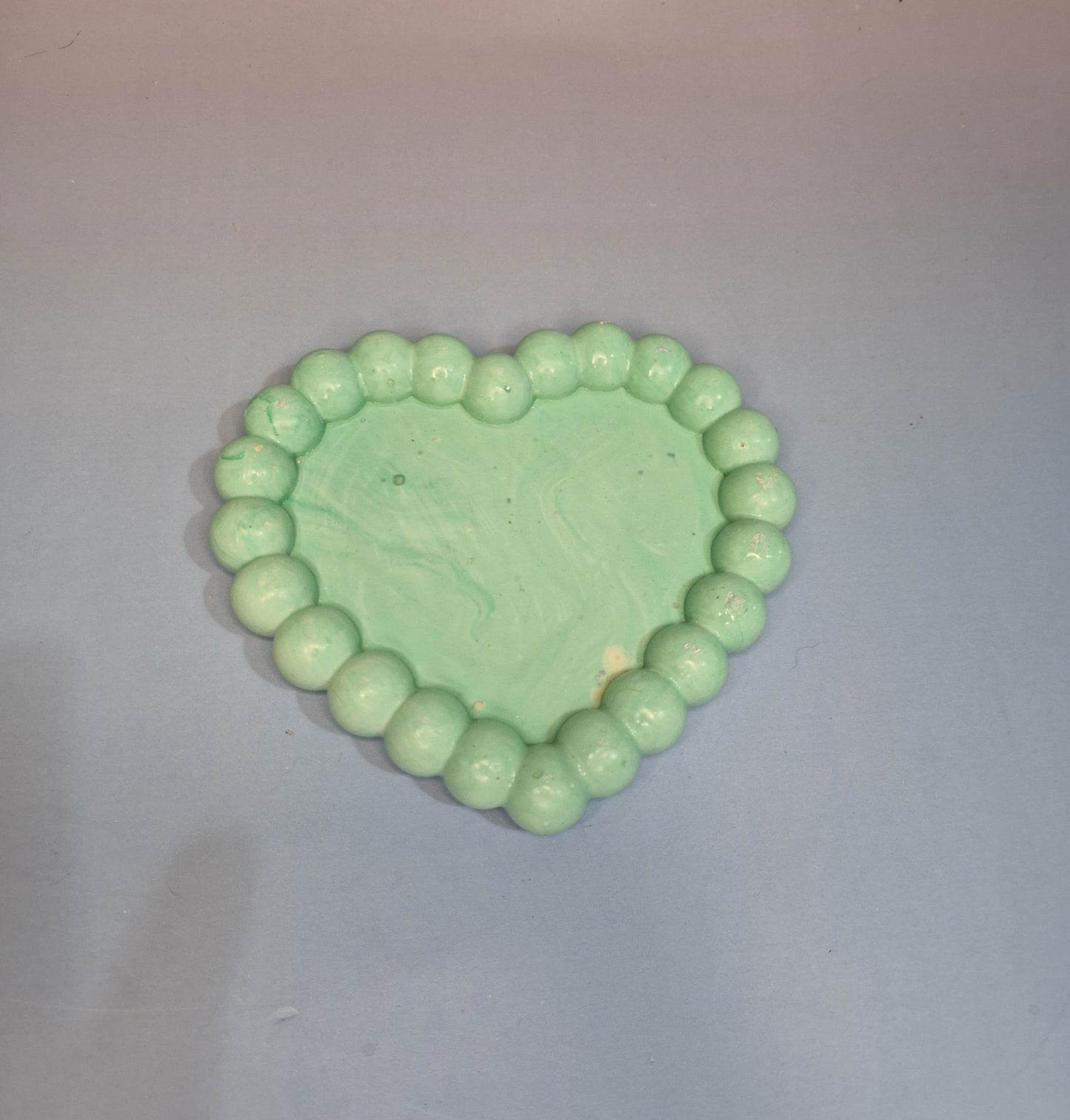 💜 Prato Decorativo Bubble Coração – Jesmonite (14×12 cm)