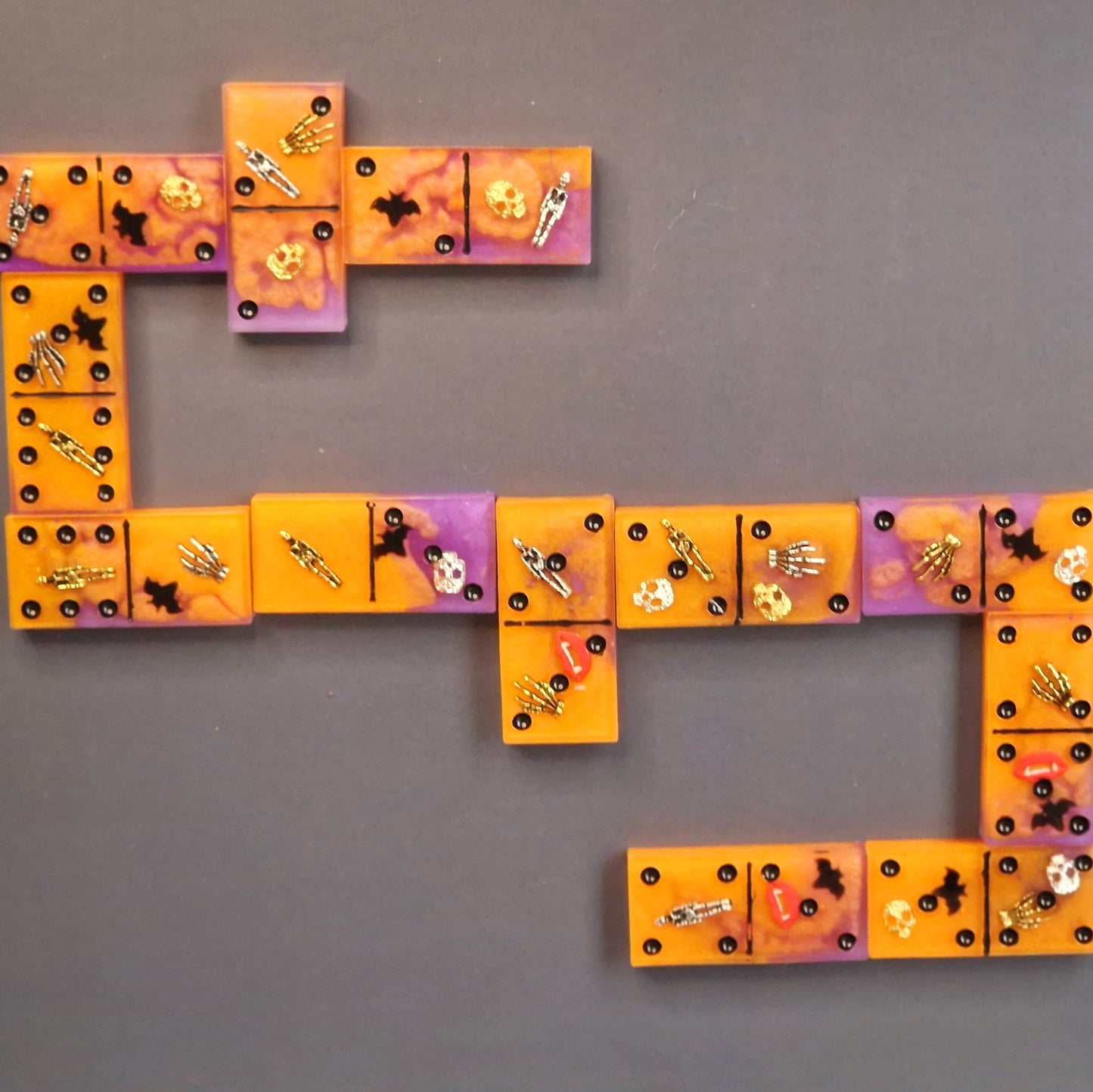 Dominó Halloween em Resina Epóxi – Roxo e Laranja