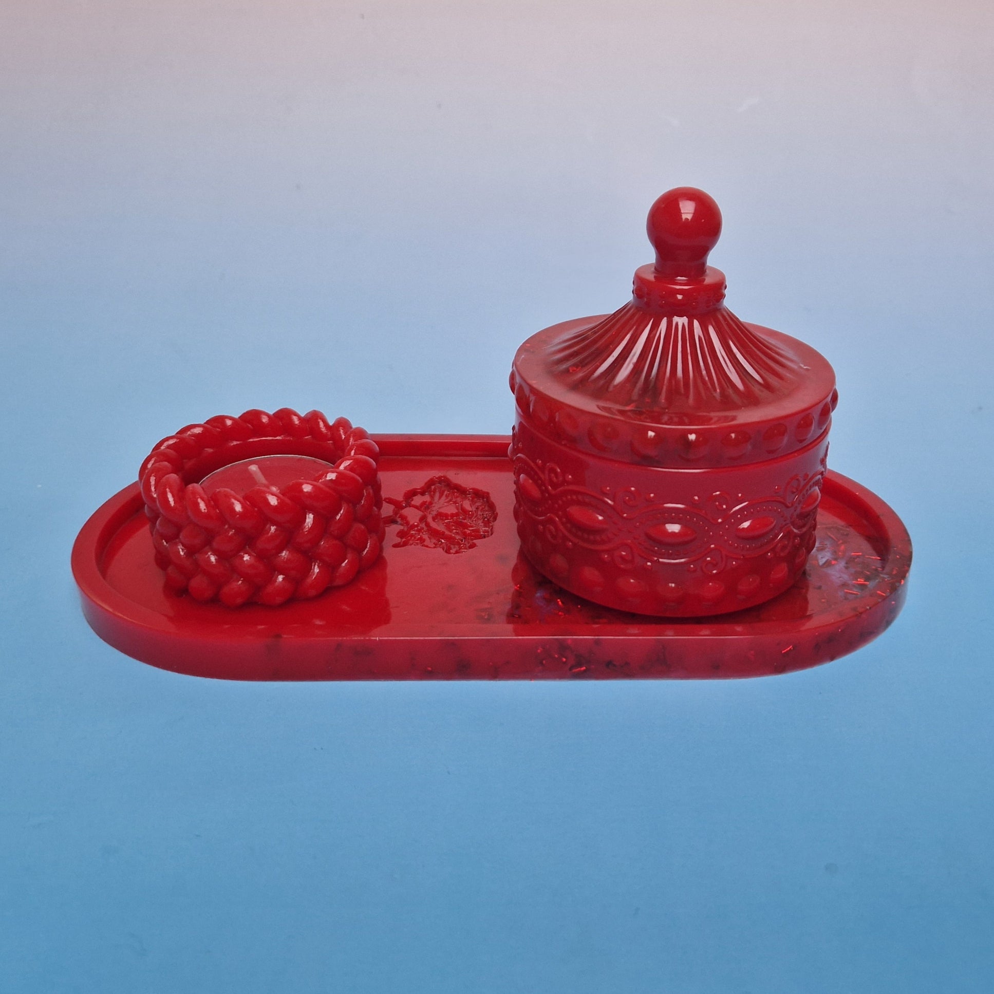 Detalhe do conjunto Aura Vermelha em resina epoxy com acabamento artesanal