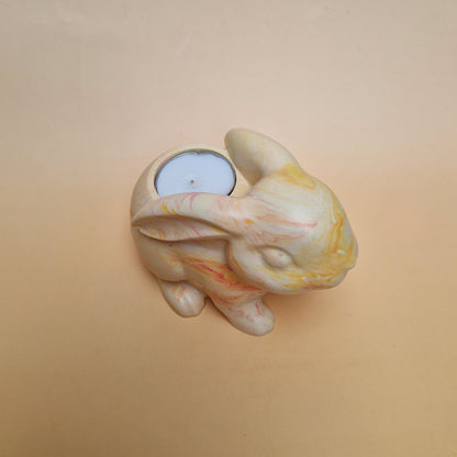 Detalhe prato em Jesmonite para decoração de mesa de Páscoa elegante