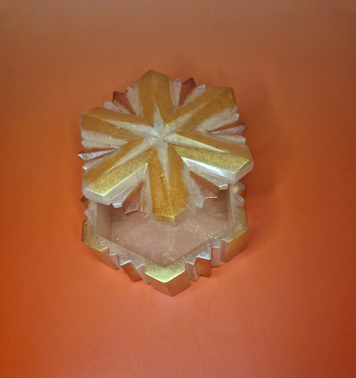 Boîte décorative « Flocon de neige » – Ø 10 × 4,5 cm