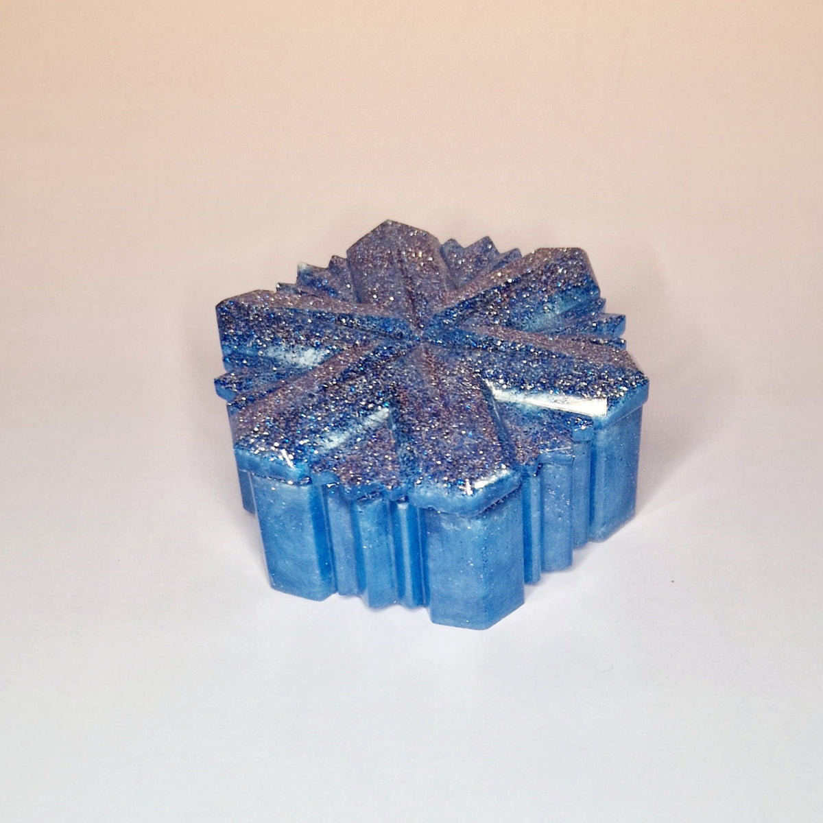 Boîte décorative « Flocon de neige » – Ø 10 × 4,5 cm