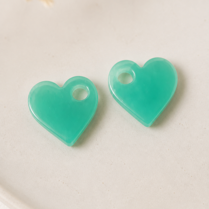 Amelia – Pendente em forma de coração, criado artesanalmente em resina epóxi pela Sweet Art. Cor : verde menta