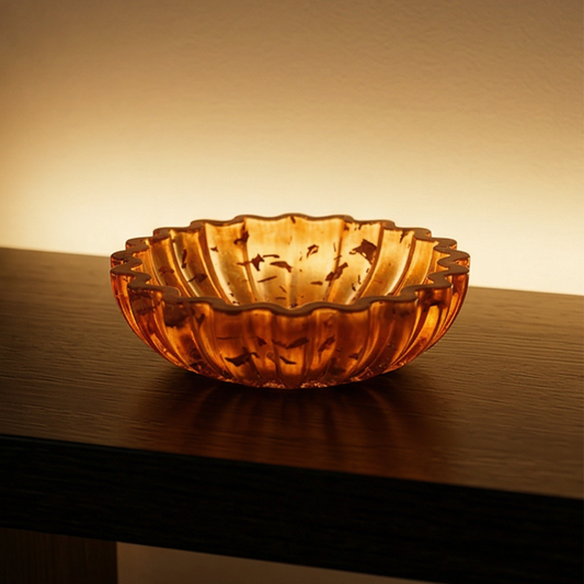 Taça decorativa em resina caramelo iluminada com efeito translúcido e textura marmorizada cobreado