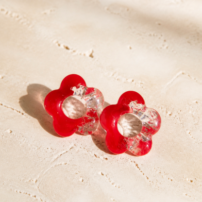 Flora – Pendente em forma de flor, criado artesanalmente em resina epóxi pela Sweet Art. Cor: vermelha. e prata